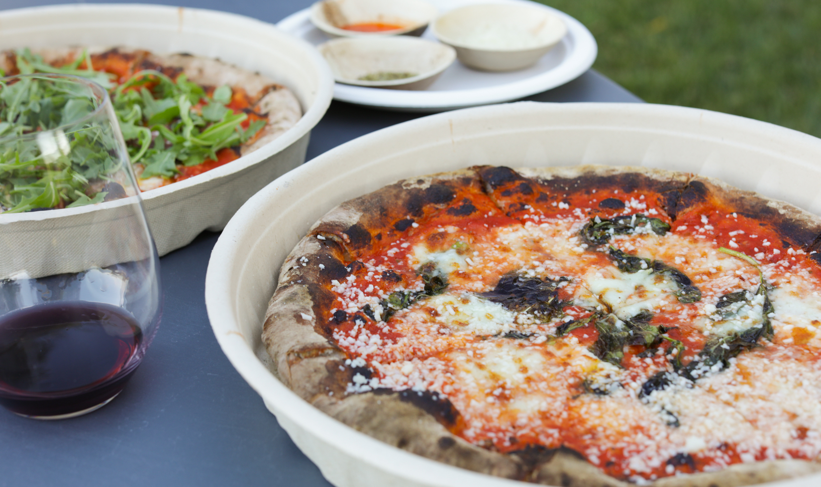 outdoor woodfired pizza and wine tasting in sonoma county