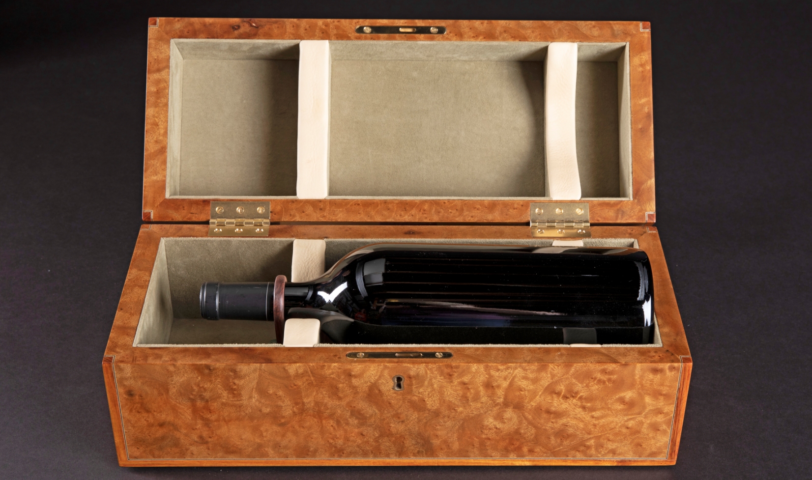 A gift for the discerning wine lover and collector: a wooden wine display case
