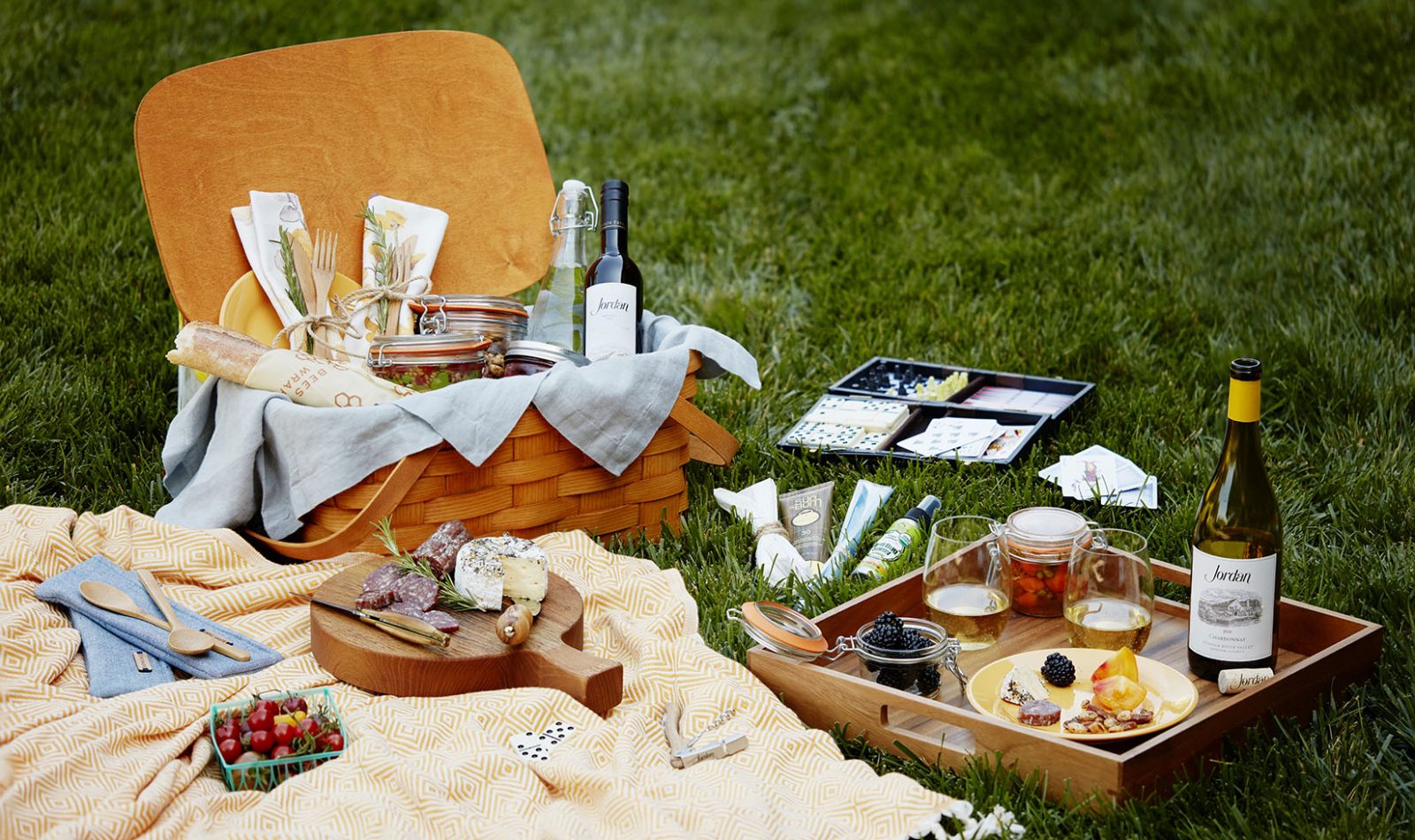 The Ultimate Summer Picnic Items List Wine Country Table